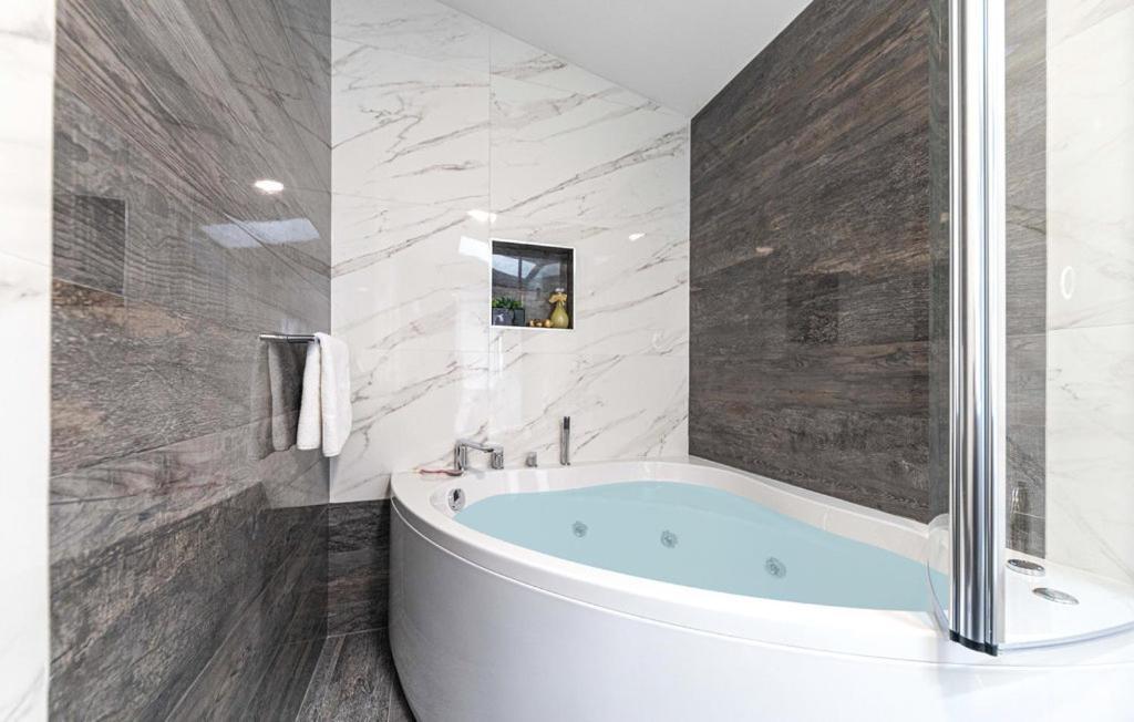 Premium Apartment With Jacuzzi Trogir Exterior foto